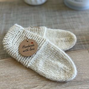 Hand knitted shortly socks